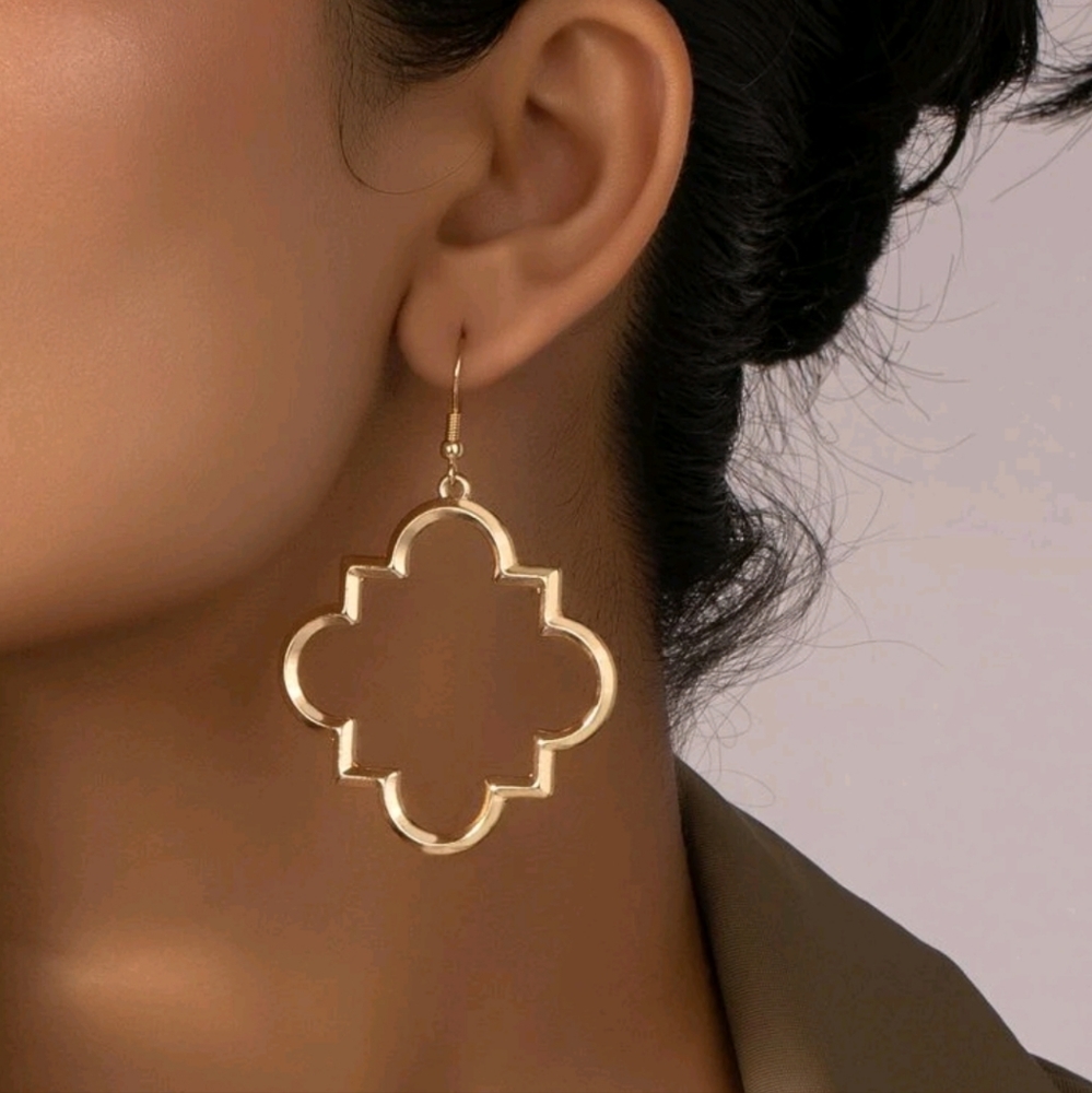 NWT Gold Geometric Drop Earrings